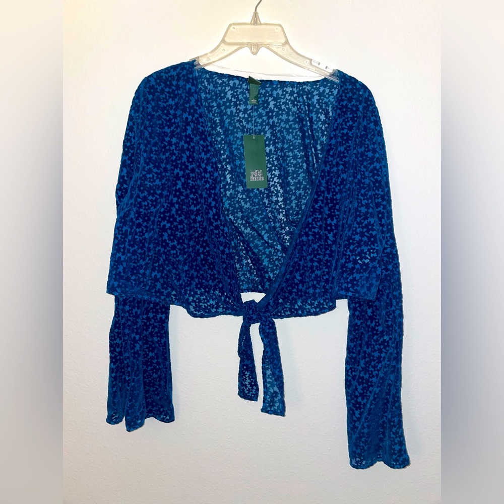 NEVER WORN, TAG ON 60s/70s tie-front shirt with bell sleeves